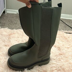 Zara Boots size 32